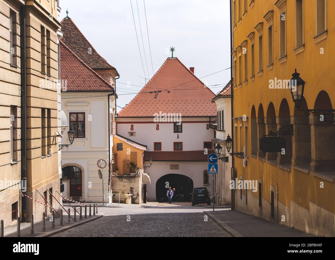 Steintor in Zagreb`s Oberstadt, bekannte touristische Wahrzeichen, bedeutende Eid Website, wo Sie anhalten und eine Kerze anzünden können Stockfoto